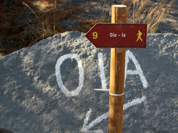 Volg de bordjes voor de wandelroute naar Oia