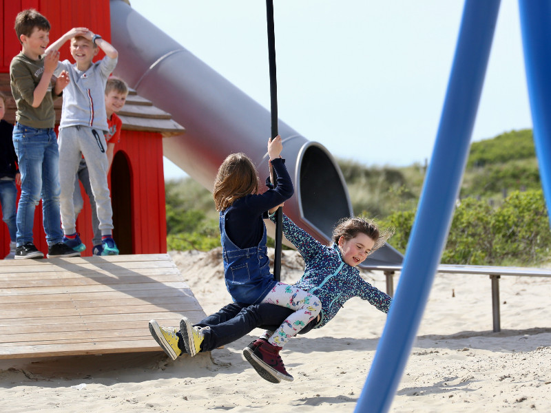 Spelen in de speeltuin op Wangerooge