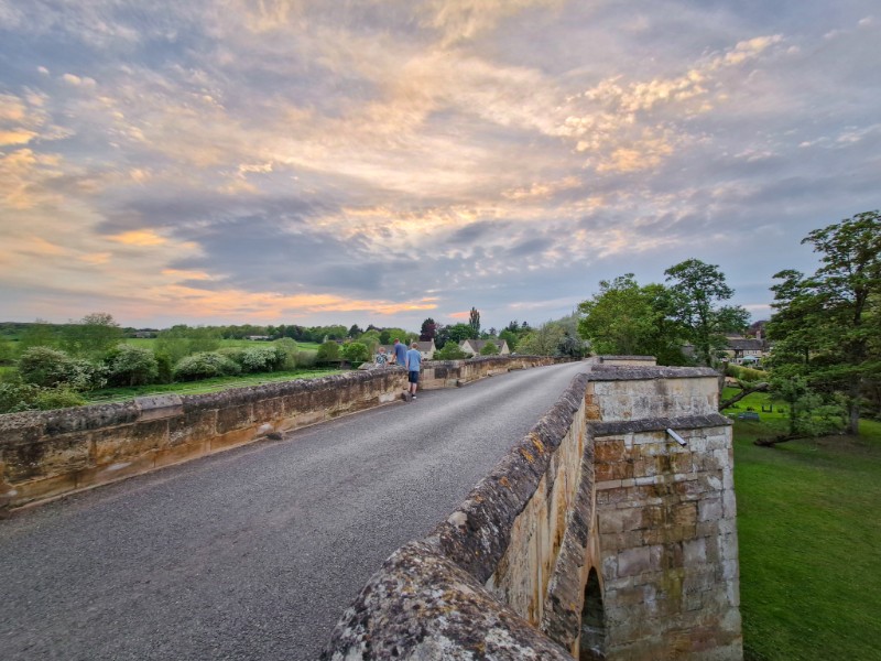Mooie avondlucht in Wansford