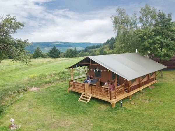 Glamperen met kinderen in een luxe tent