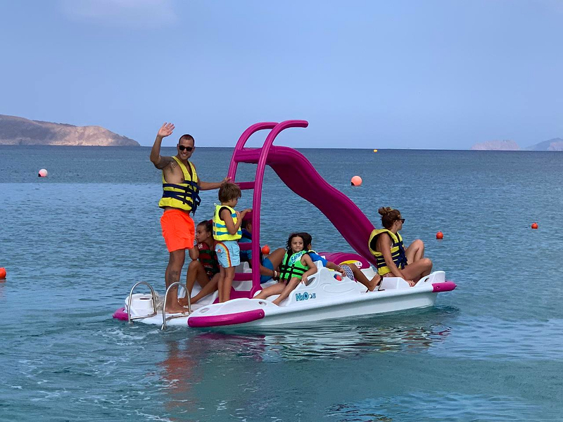 Met het hele gezin gezellig het water op bij Kalafatis Beach!