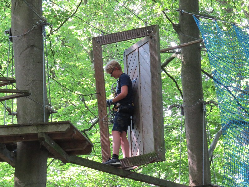 Op hoogte moet je ook nog een deur door…