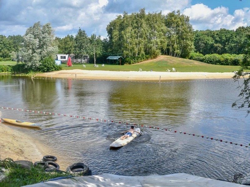 Leuk zwemmeertje bij camping Westerkwartier in Groningen