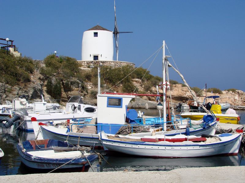 Windmolen in het stadje Parikia op Paros