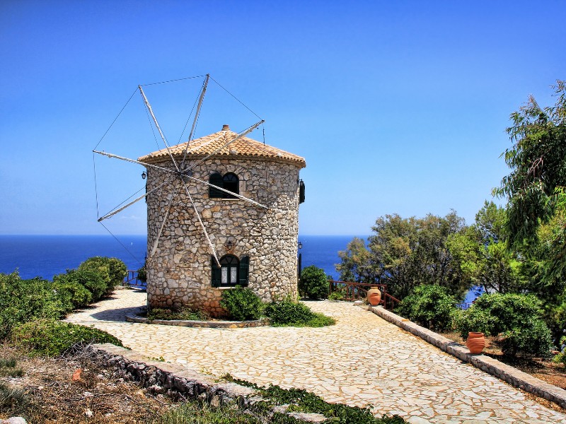 Mooie oude windmolen bij Giri