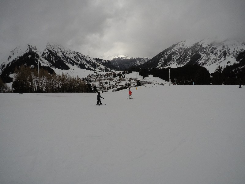 We dalen af richting het dorp Berwang