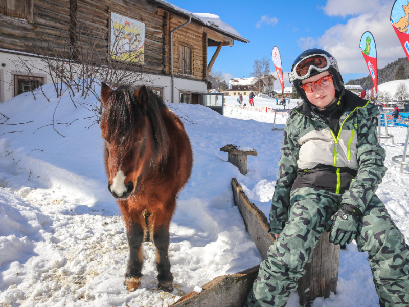 Hee... een Pony bij de piste?