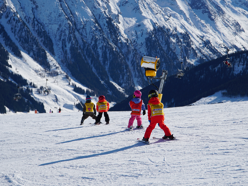 Hele slierten kinderen zie je op de skipistes van Gerlos.