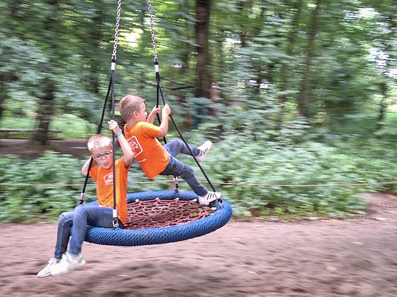 Plezier op de schommel in het WOW PARK BILLUND