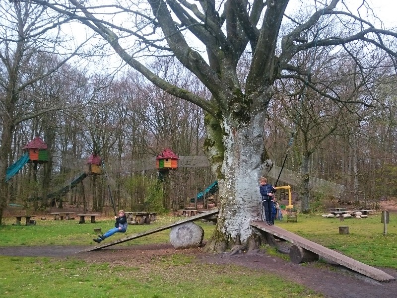 Schommelen en klimmen in het Wow-park