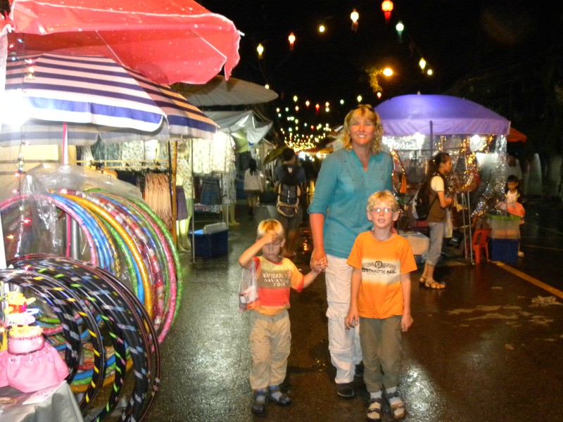 Op de zaterdagmarkt in Chiang Rai