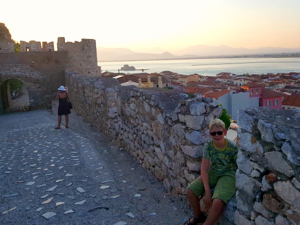 Zeb op een fort in Nafplio