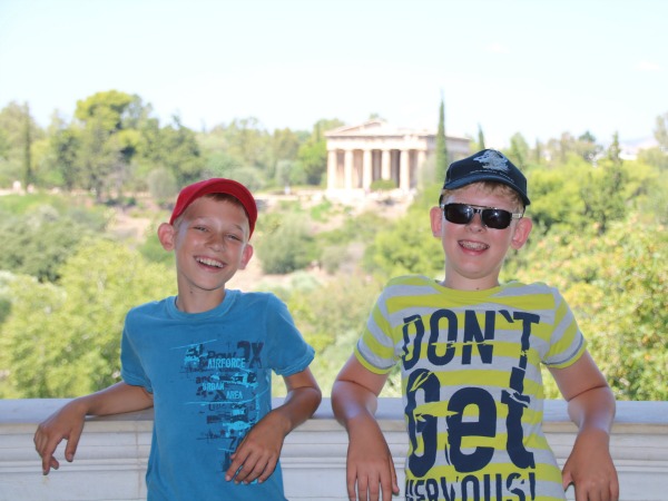 Zeb en Tycho bij de oude Agora in Athene
