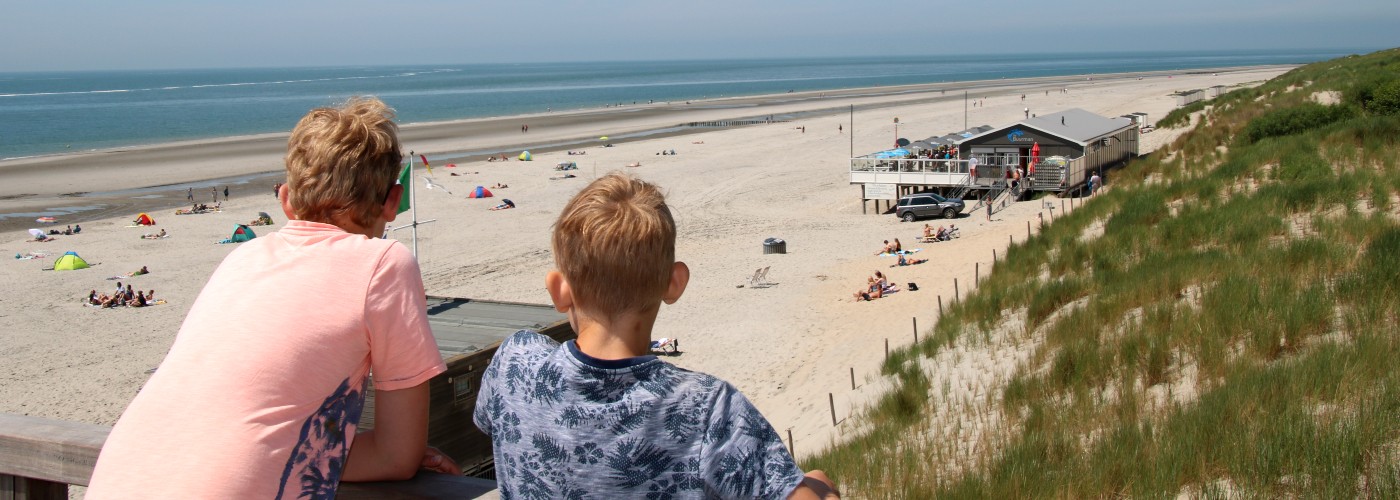 Het Zeeuwse strand van bovenaf bezien