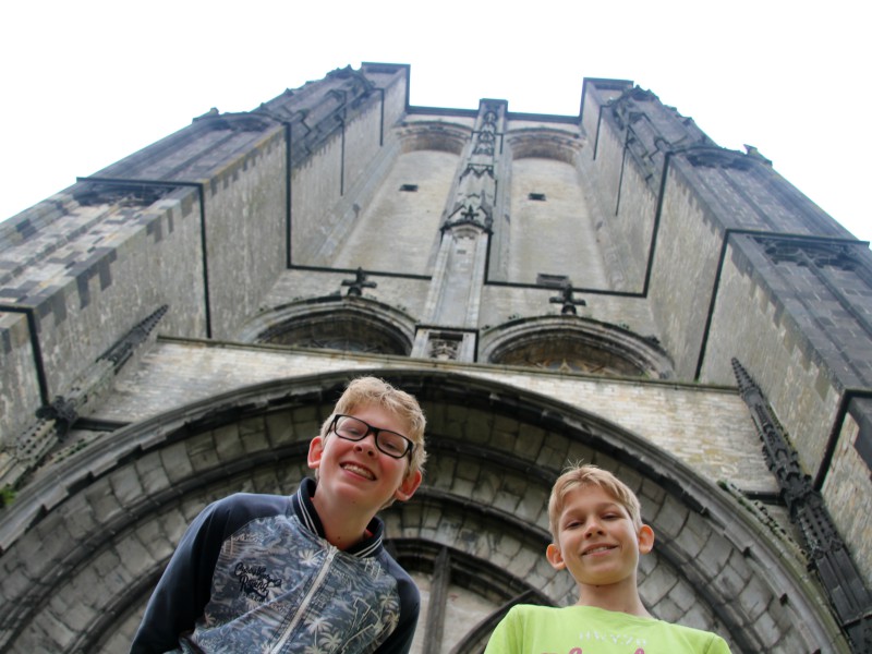 Hij past niet eens op de foto… De Dikke Toren