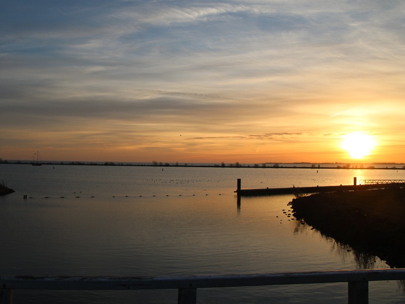 Zonsopkomst aan het IJsselmeer