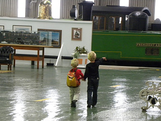 Zeb en Tycho in het treinmuseum van Zuid-Afrika