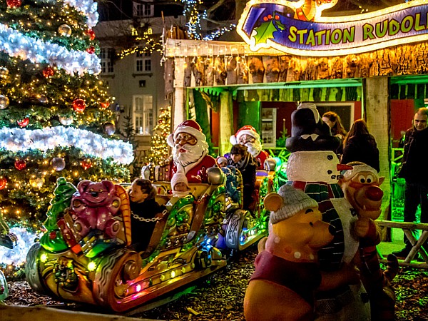 Het kinderkersttreintje van Magisch Maastricht op het Vrijthof