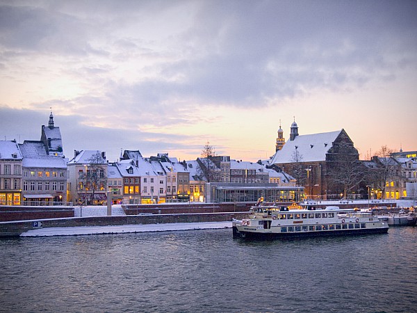 Geniet van Magisch Maastricht vanaf het water met de Pannenkoekboot
