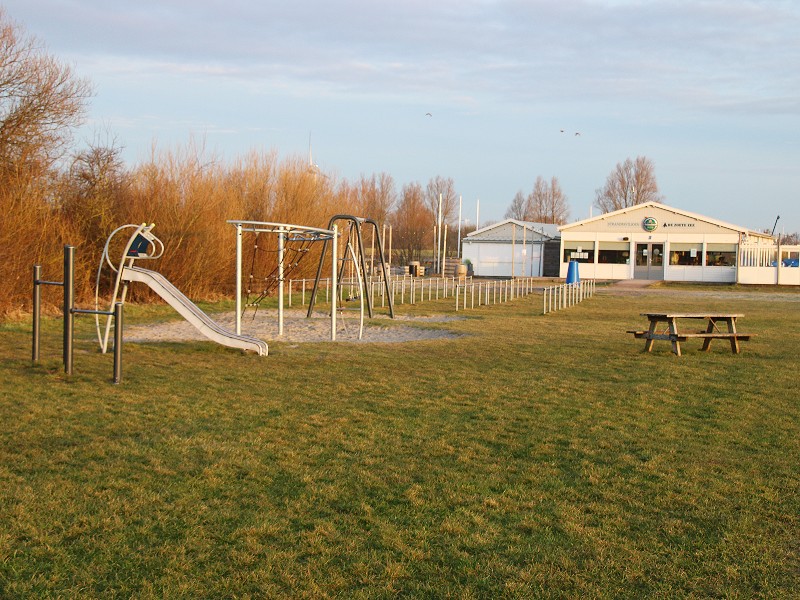 Speeltuintje bij het strandpaviljoen