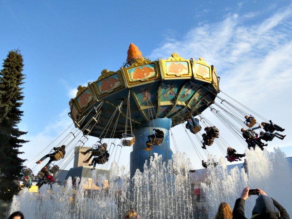 Grote draaimolen in Phantasialand in het Ruhrgebied