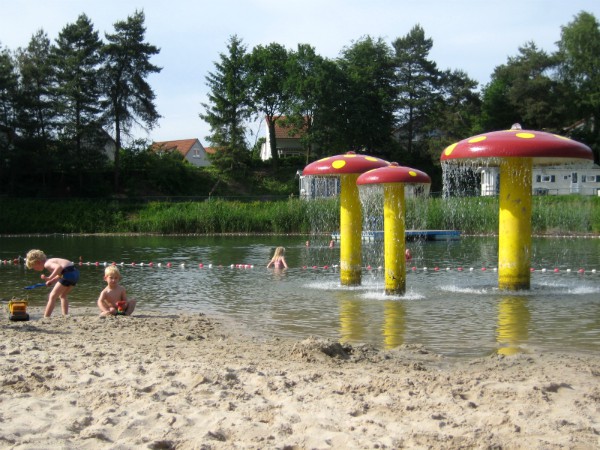 Zwemvijver bij resort Arcen