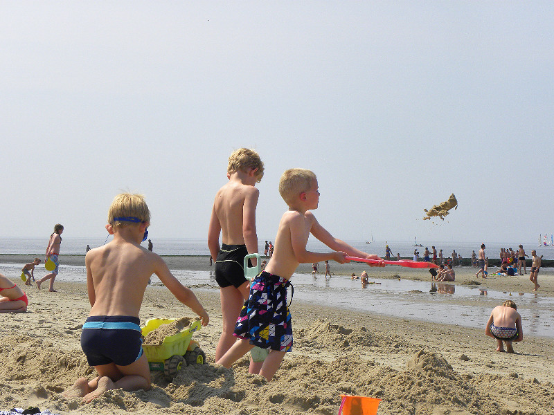Zeb, Tycho en Max op het strand in Noord Holland