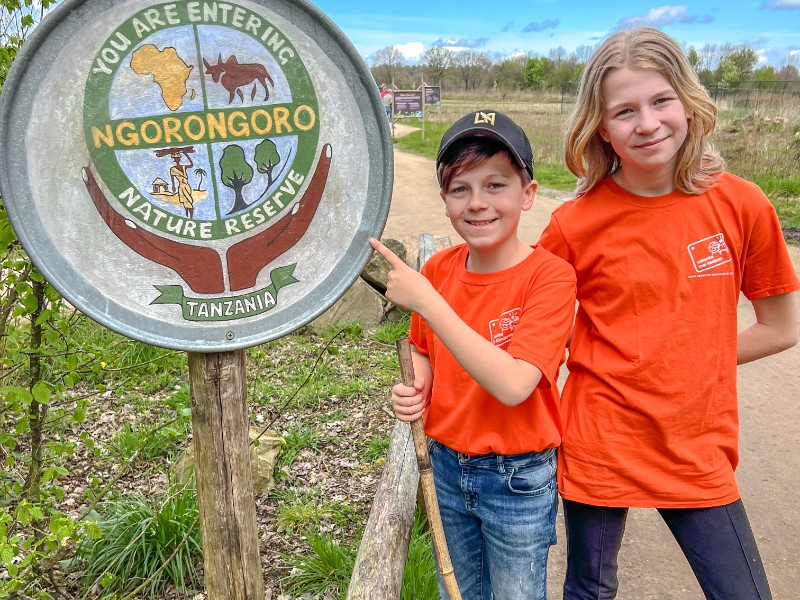 Zin in een dagje dierentuin met wat extra's? Bezoek expeditie Bricks in ZooParc Overloon. Hier ontdekken kids niet alleen echte leeuwen, maar ook gave kunst!