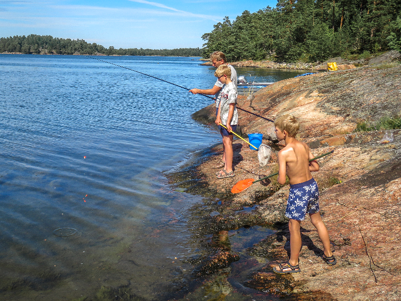 Vissen met de jongens in het Zuiden van Zweden