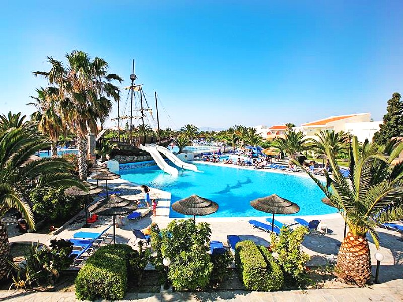 Er zijn veel kindvriendelijke hotels op Kos, met mooie zwembaden. Zoals hier Kipriotis Village