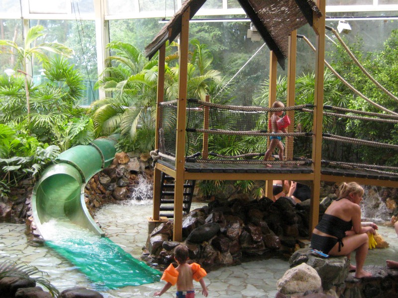 Roetsj! In de glijbaan door de jungle!