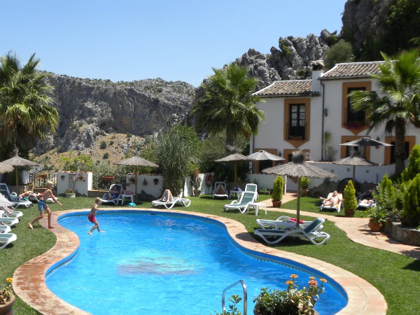 Mooi zwembad in Montejacque, één van de witte dorpjes in Andalusië