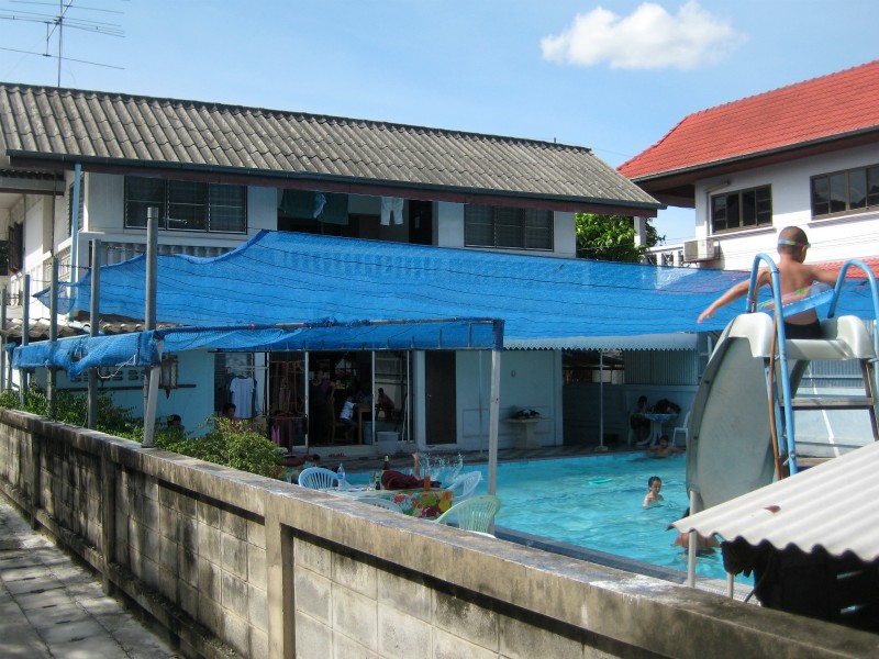 Het zwembad bij Sherwood guesthouse