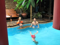 Het sfeervolle zwembad van Villa Cha-Cha